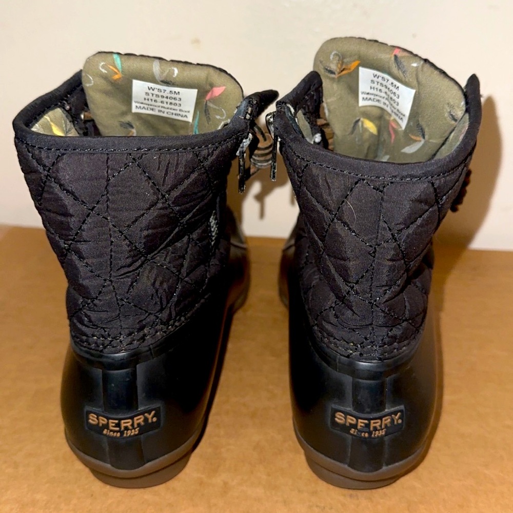 Black Sperry waterproof boots 7.5